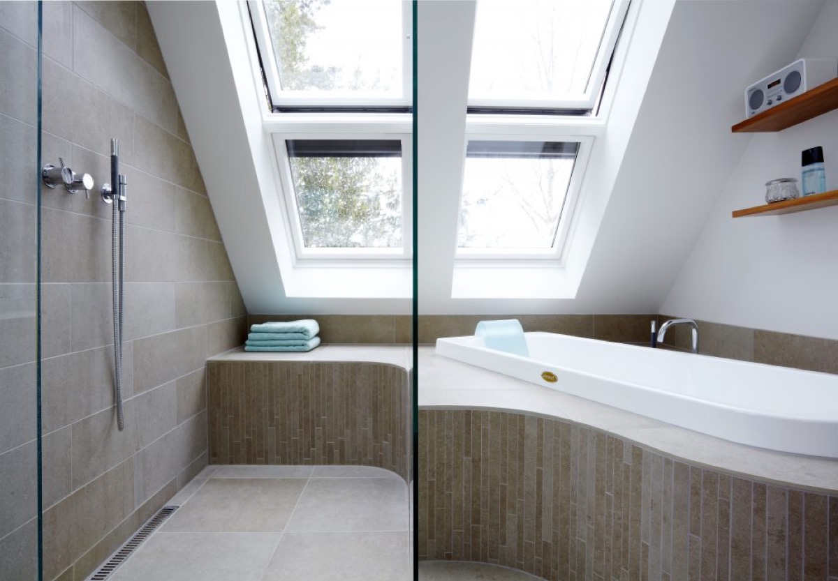 sten-med-bloede-former-1