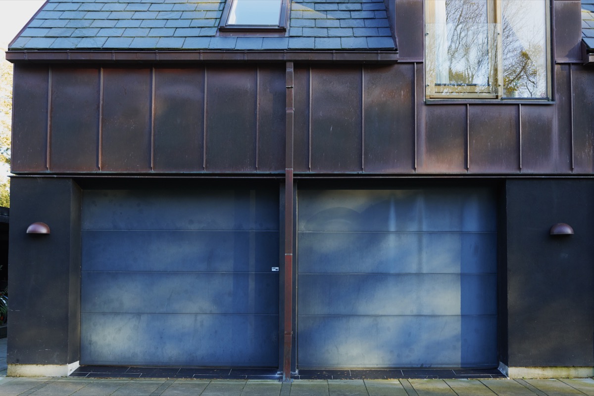 kobber-garagen-der-bliver-smukkere-over-tid